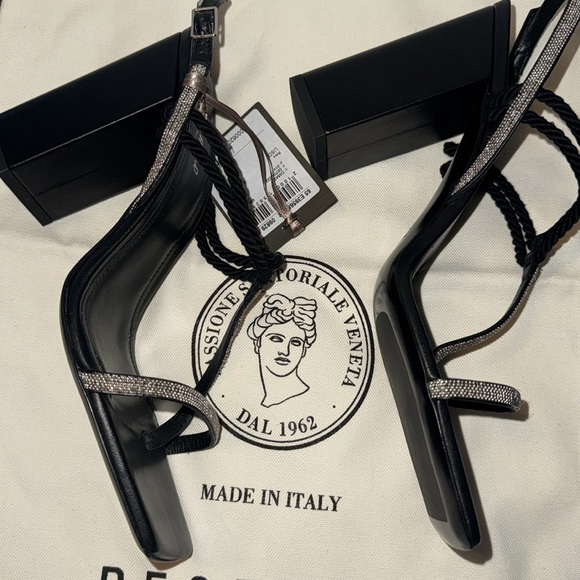 NWT Peserico leather heals sandals with rhinestones size 39 comes box n dust bag - Picture 10 of 10